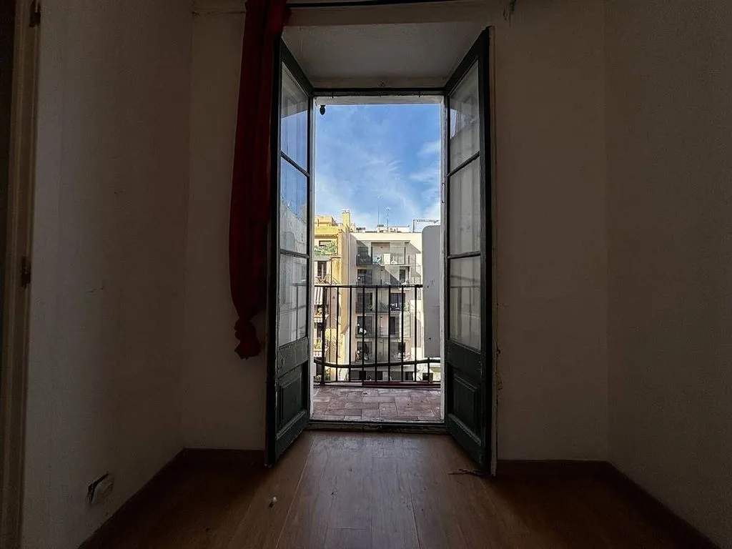 Pièces - Historic Apartment with Terrace in El Raval