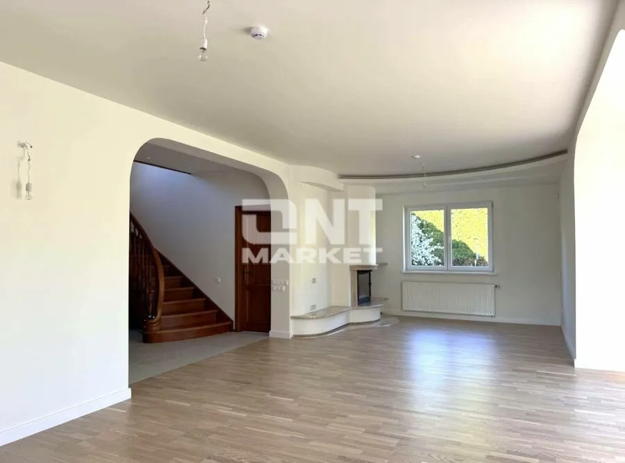 Elutuba - Fully Renovated House with Private Courtyard in Klaipėda