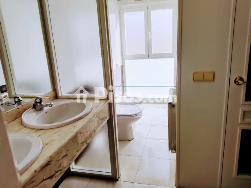 Salles de bain - Duplex with Balcony and Garage in Calle Lodum
