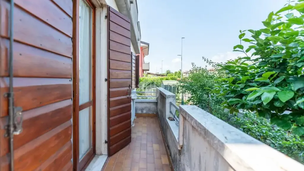 Balcone - Semi-detached House with Garden in Dossobuono