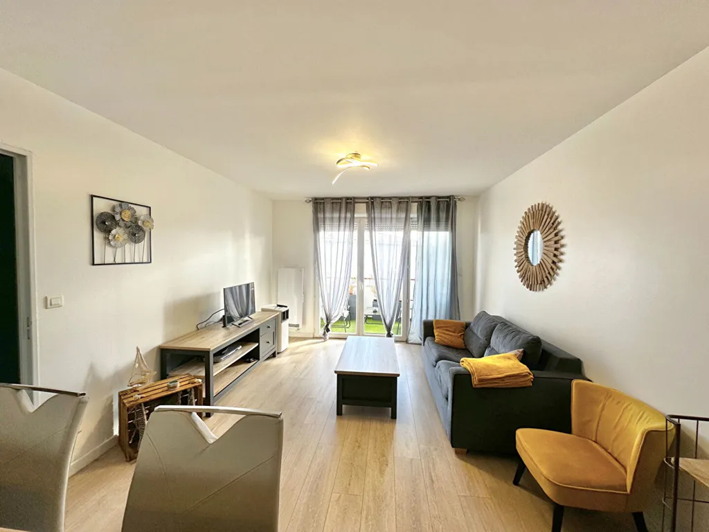 Séjour - Appartement Rénové avec Balcon et Piscine à Cazaux
