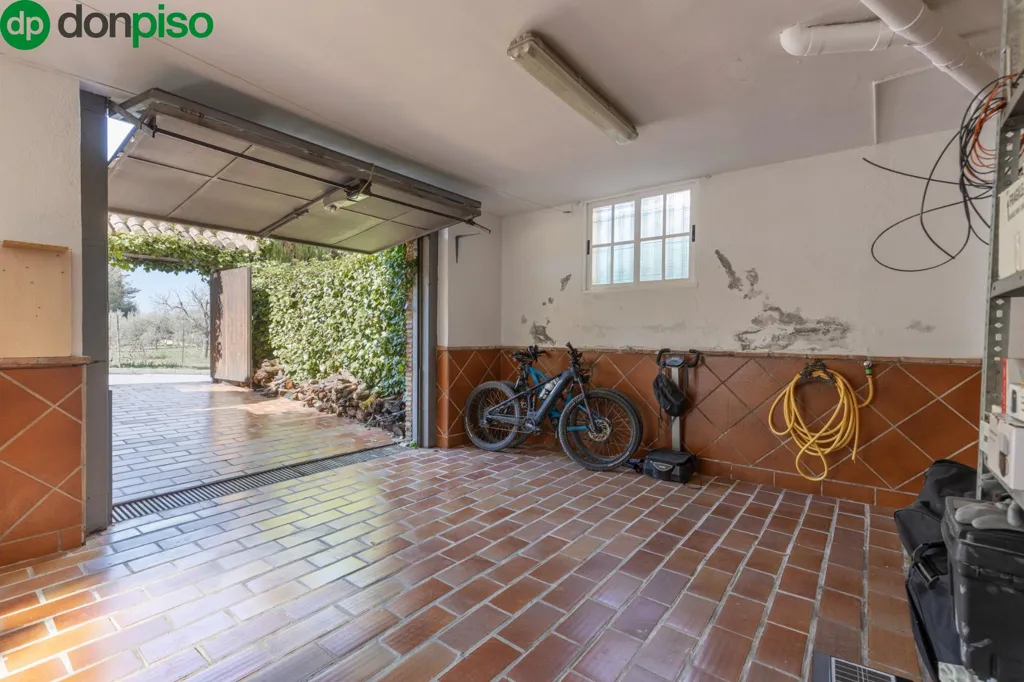Garage - Luxury Detached House with Pool in Zubia