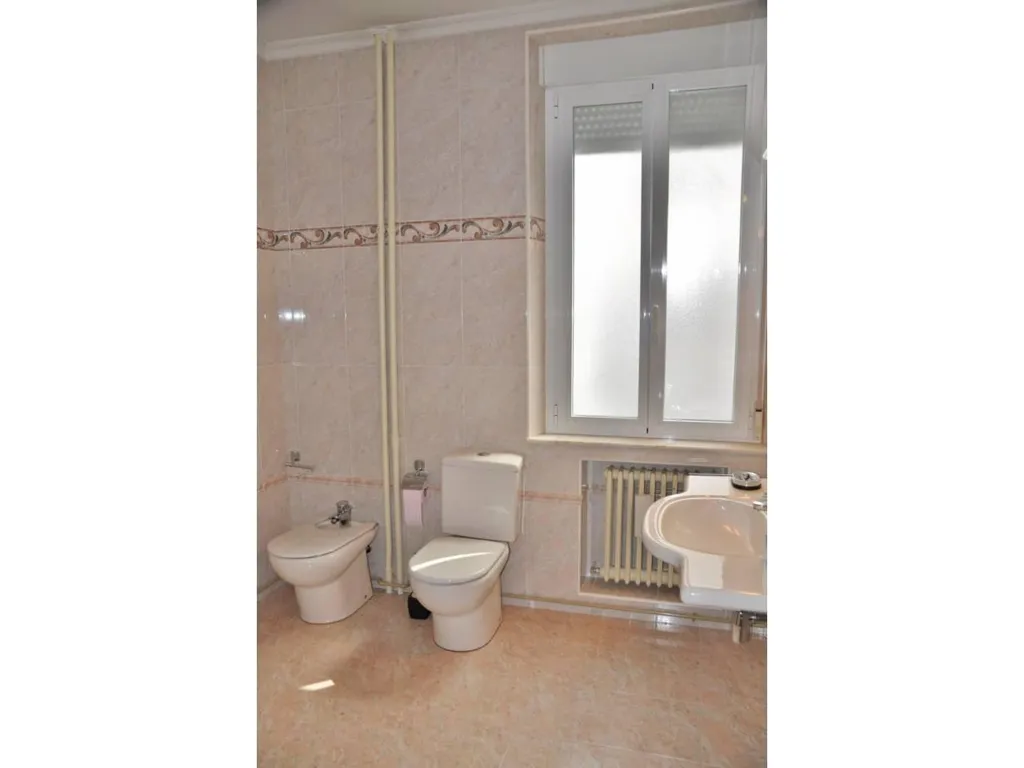 Salles de bain - 7-Bedroom Flat with Lift in Palencia