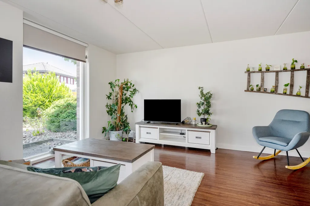 Elutuba - Spacious House with Deep Garden in Born