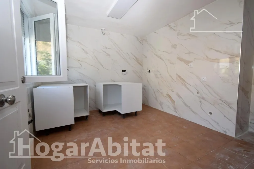 Salles de bain - New Two-Storey House with Terrace in Chiva