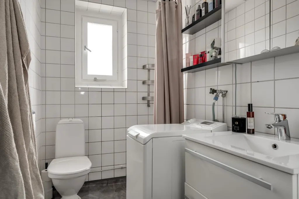 Bagni - Apartment with Large Balcony in Skövde