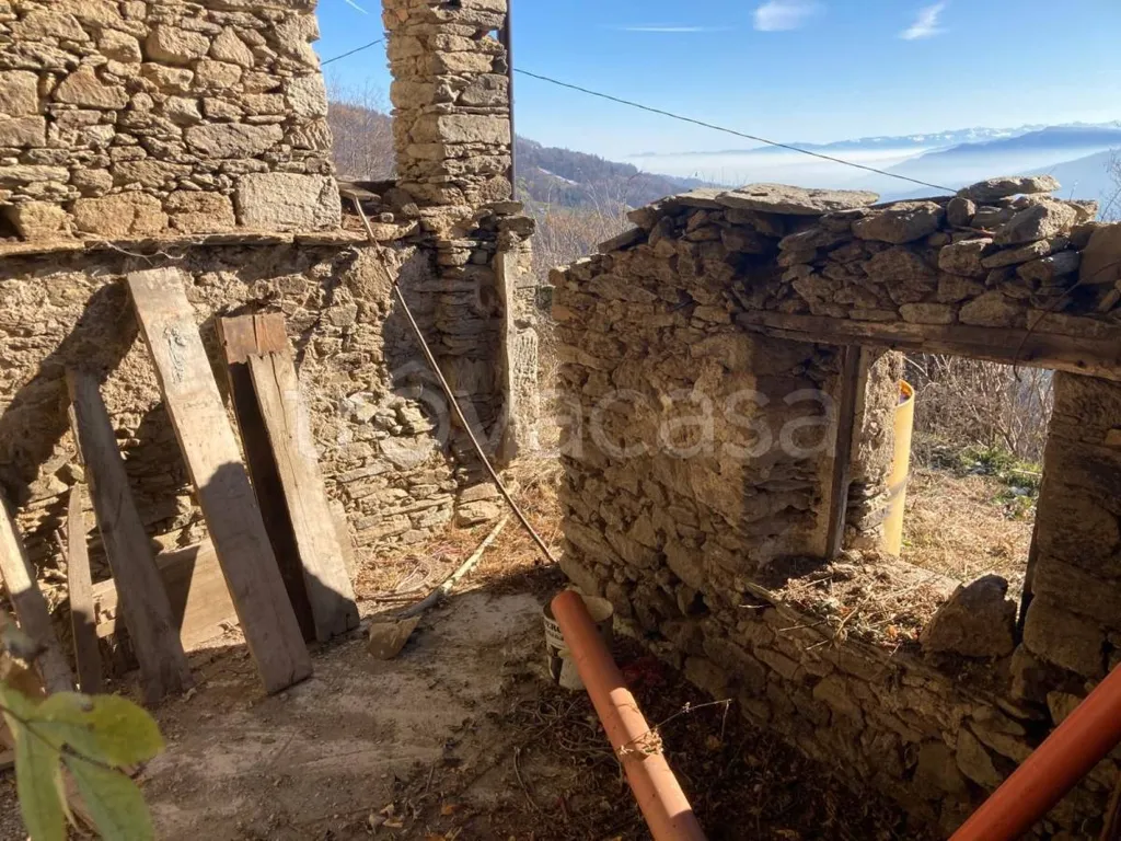 Toad - Rustic Property with Panoramic View in Angrogna