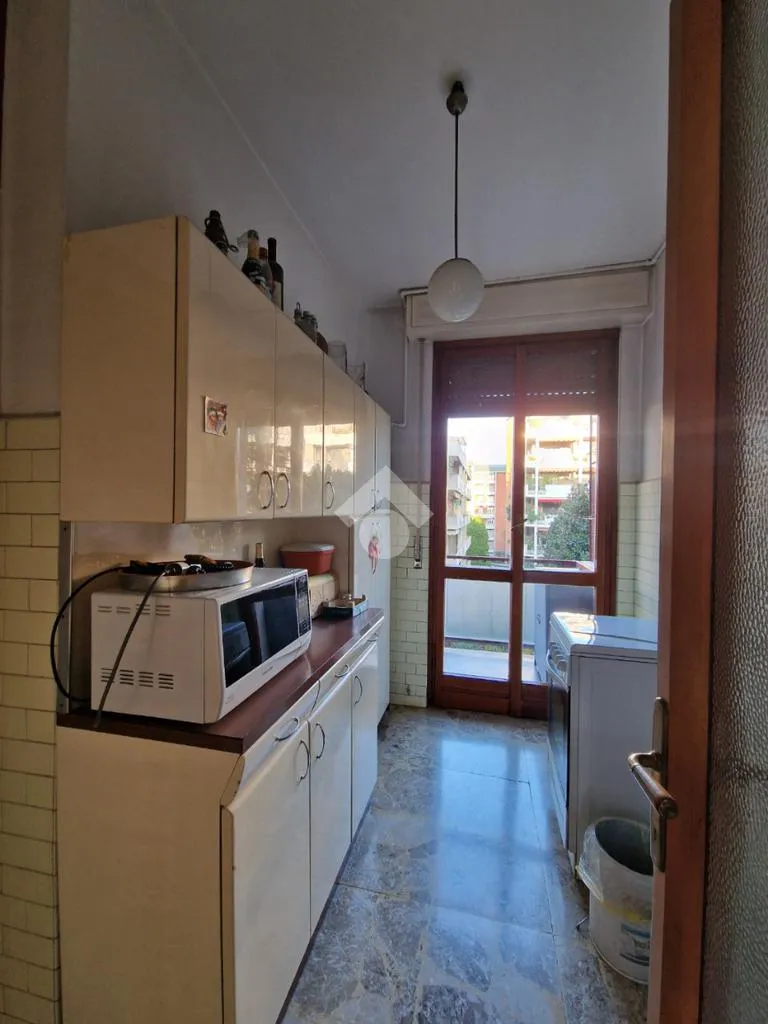 Cuisine - Five-Bedroom Apartment with Balcony in Milan
