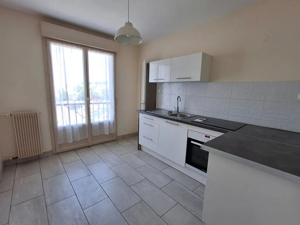 Cuisine - Appartement 4 Pièces avec Balcon à Rennes