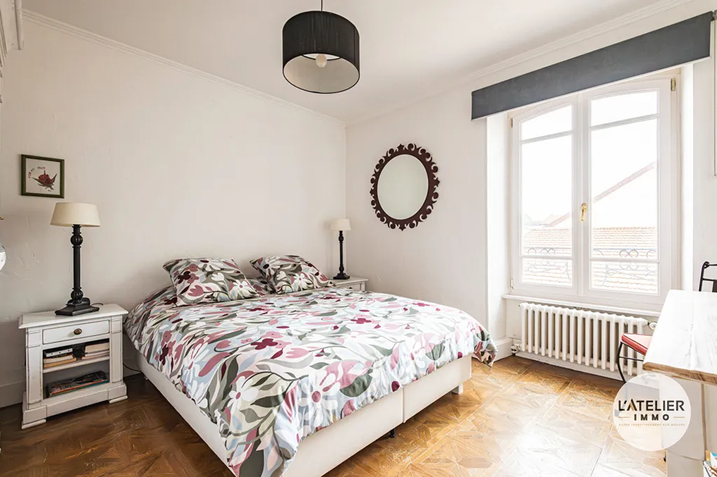 Chambres - Maison de Charme avec Dépendances à La Veuve