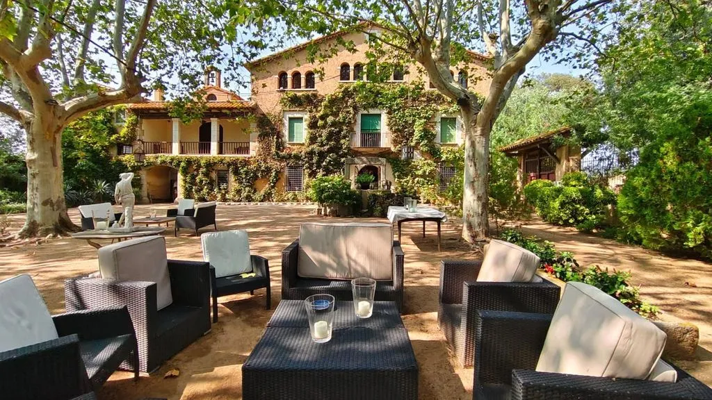 Terrasse - Modernist Farmhouse with Pool in Llagostera