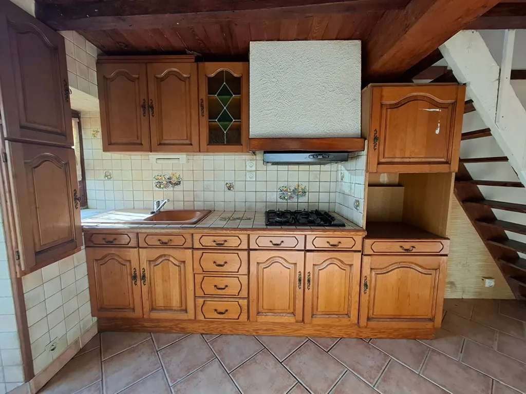 Cuisine - Maison à Rafraîchir avec Cour à Courcelles
