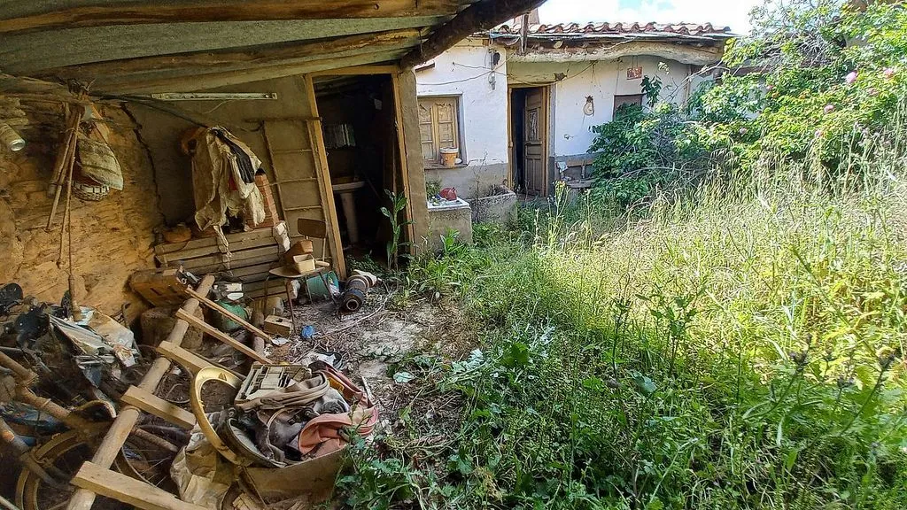 Jardin - Urban Plot for Development in Andavías