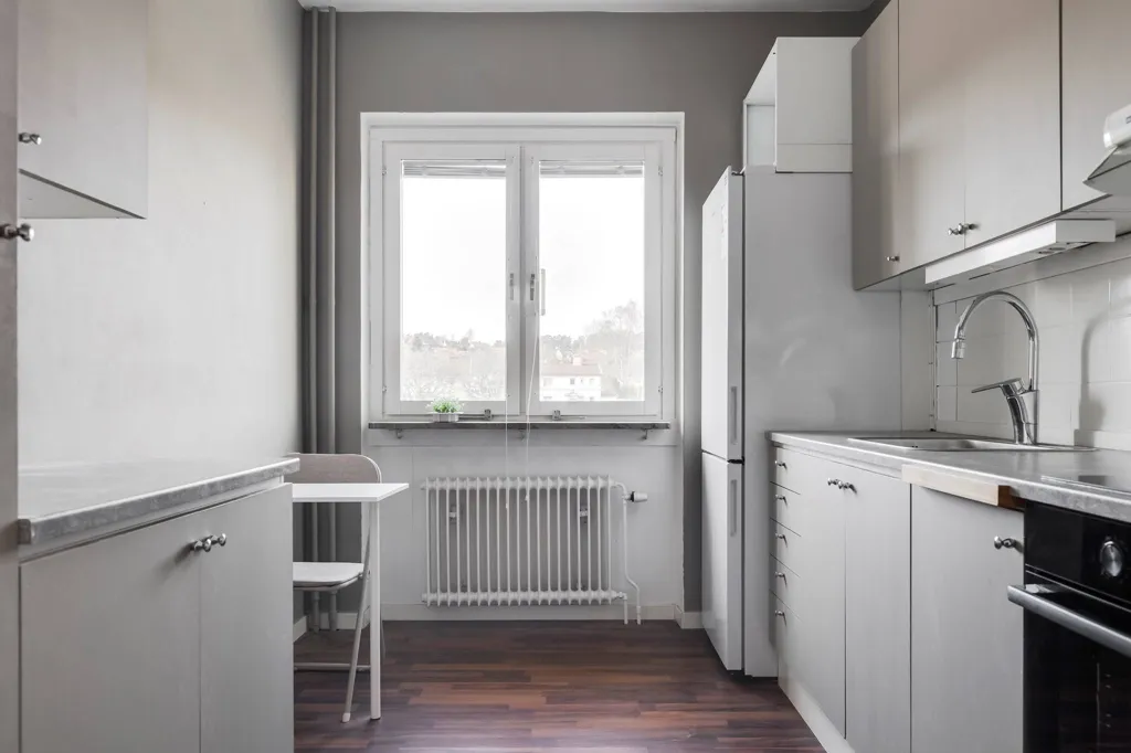 Cucina - Modern Two-Bedroom Flat with South-Facing Balcony
