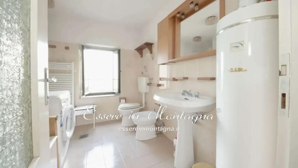 Bathrooms - House Portion with Mountain View in Fanano
