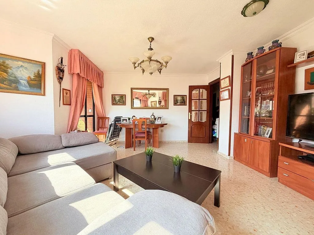 Elutuba - Corner Flat with Panoramic Views in Málaga Centre