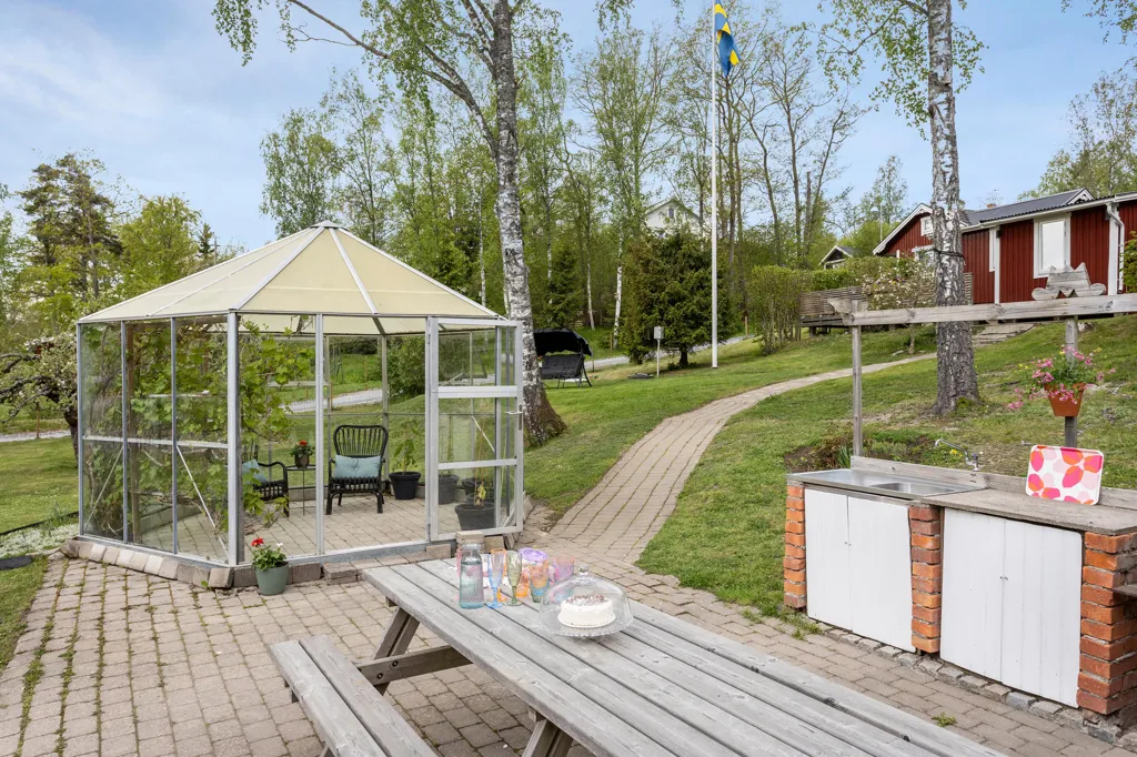 Jardin - Renovated Cottage with Garden in Vidja