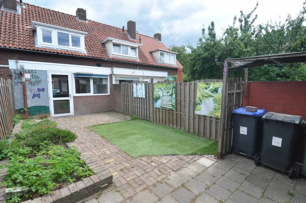 Aed - Tudor-Style House with Garden in Gestel, Eindhoven