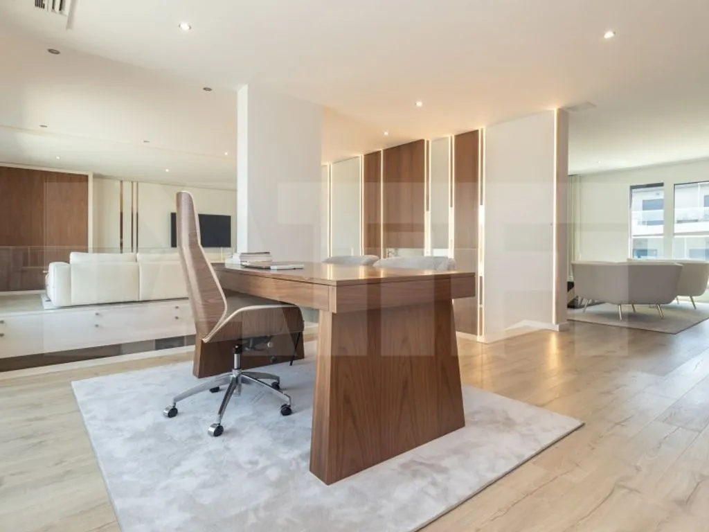 Kabinet - Luxury Duplex with Private Parking in Montijo