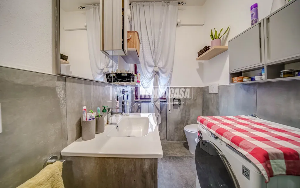 Vannitoad - Modernised Bilocale with Balcony in Biandronno