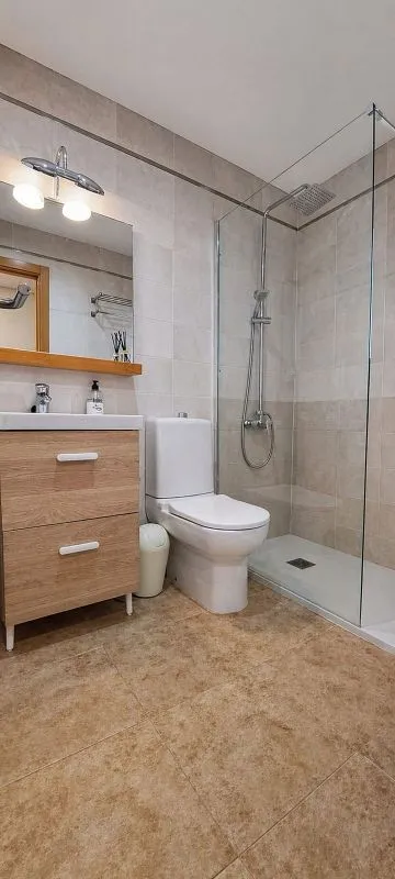 Bagni - 1-Bed Apartment with Pool on Avenida Del Decano