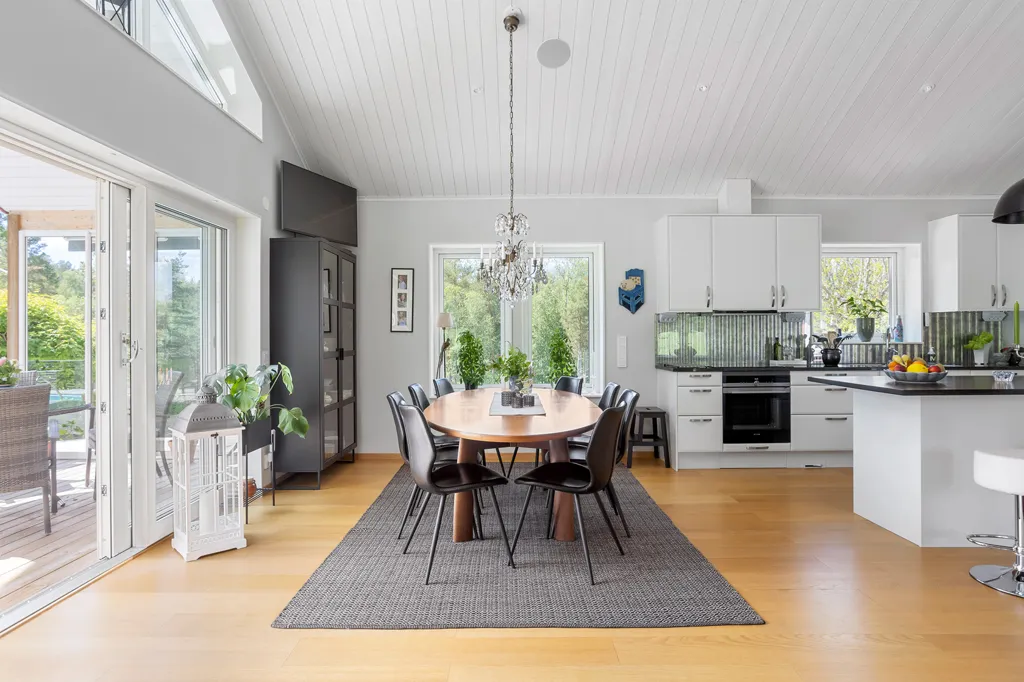Sala da pranzo - Contemporary Villa with Pool in Läggesta