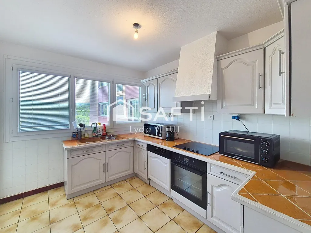 Cuisine - Appartement avec Vue Dégagée au Talagard, Salon-de-Provence
