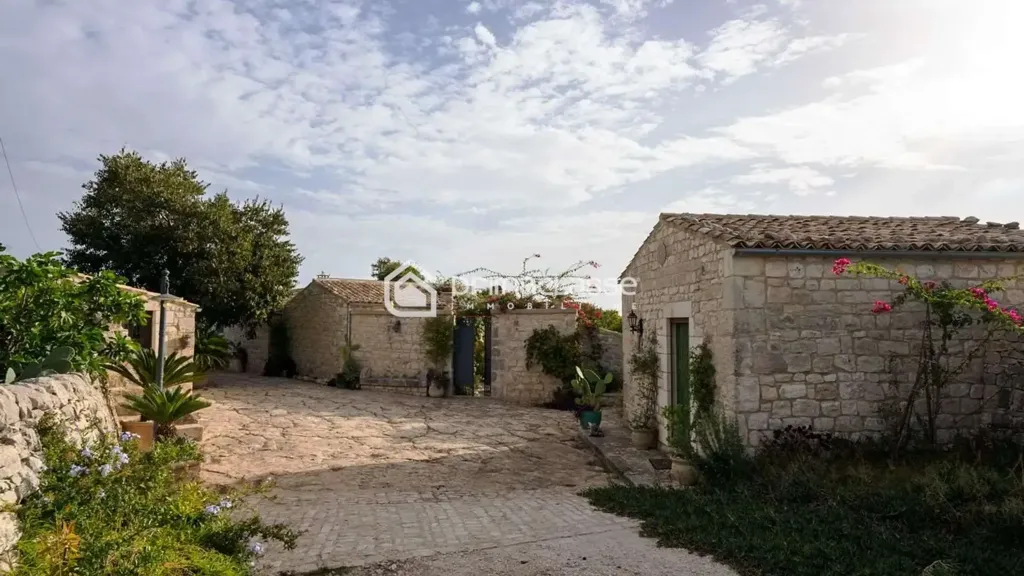 Giardino - Restored Casale with Pool in Modica Sorda