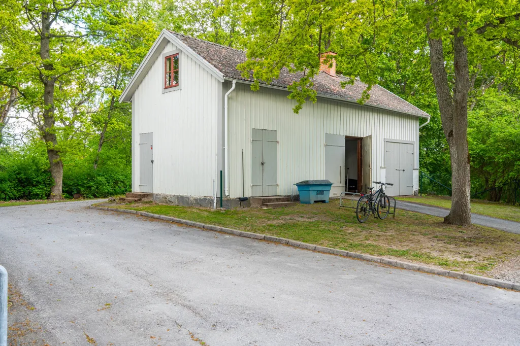 Välivaade - Characterful House with Lift in Gnesta