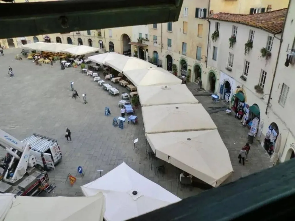 Luxury Flat with Historic Views in Lucca