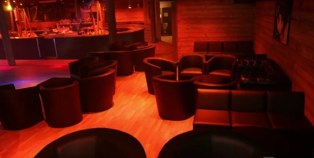 Pièces - Discothèque d'Envergure près de Rennes