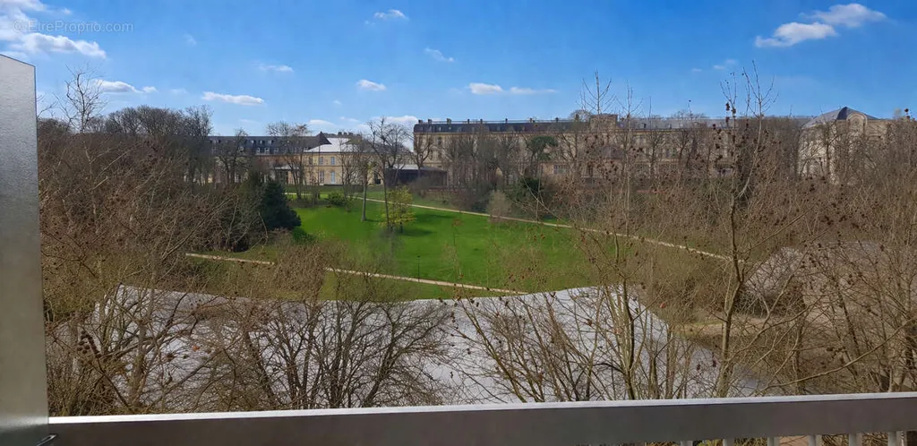 Rõdu - Apartment with Park View in Vanves