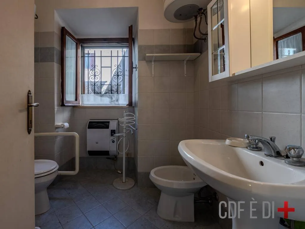 Salles de bain - Three-Bedroom Apartment with Garden in San Clemente