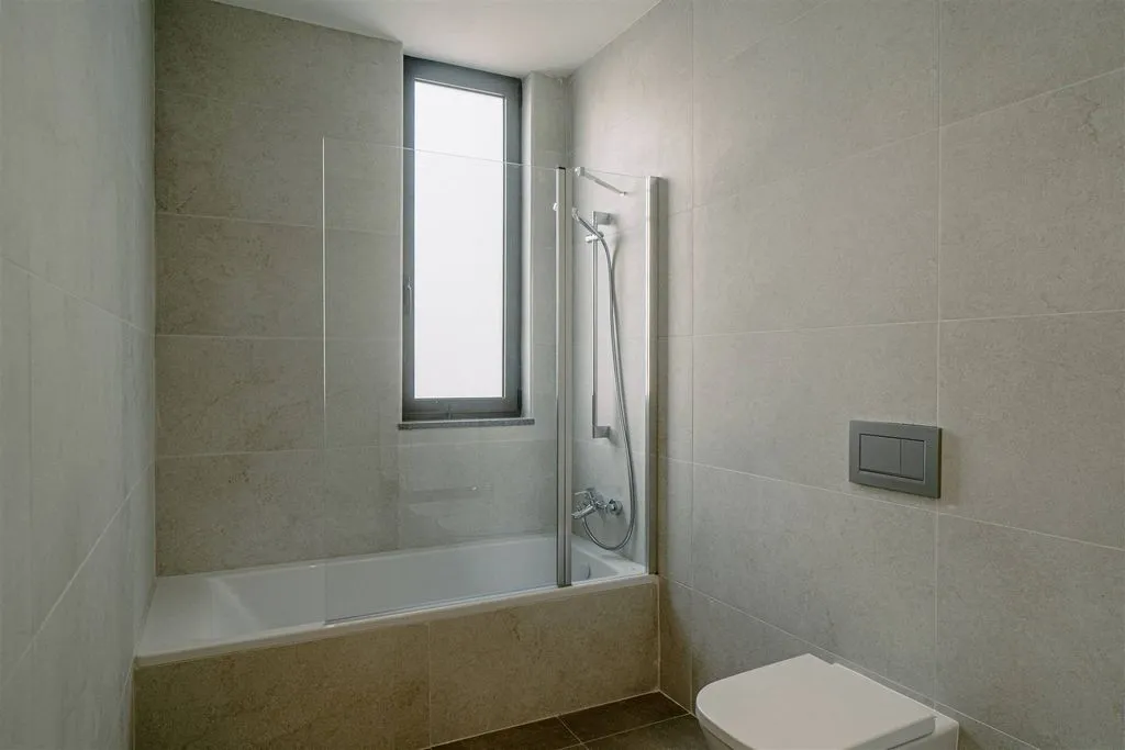 Salles de bain - Contemporary Semidetached with Rooftop in Fuseta