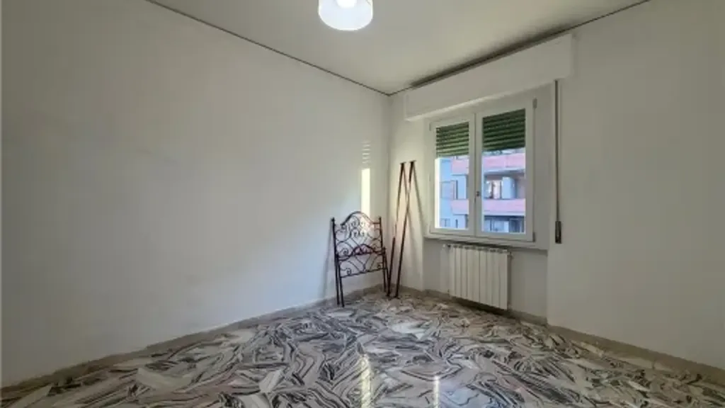 Toad - Partially Renovated Apartment with Balcony in Florence