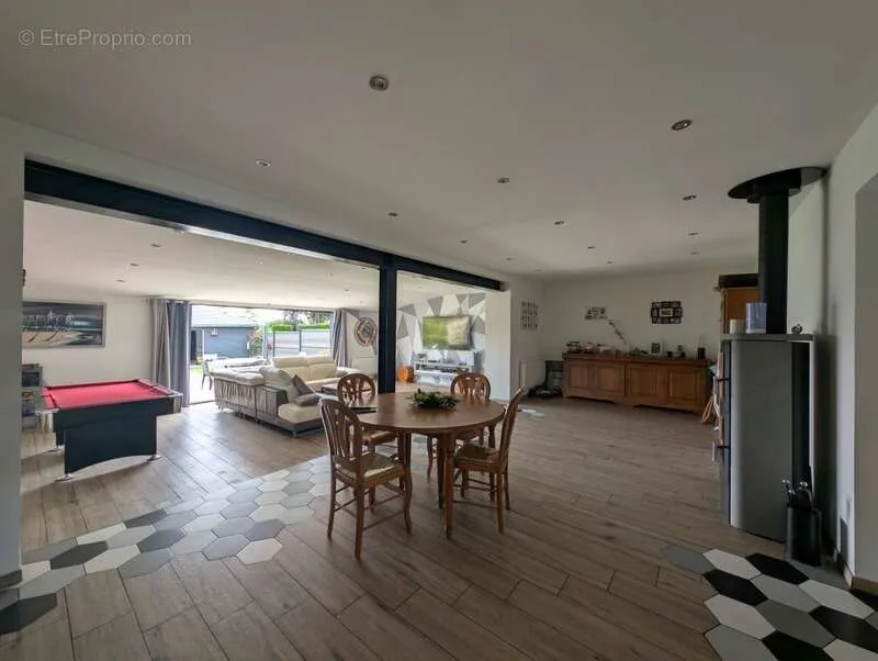 Söögituba - Charming House with Jacuzzi in Malaunay