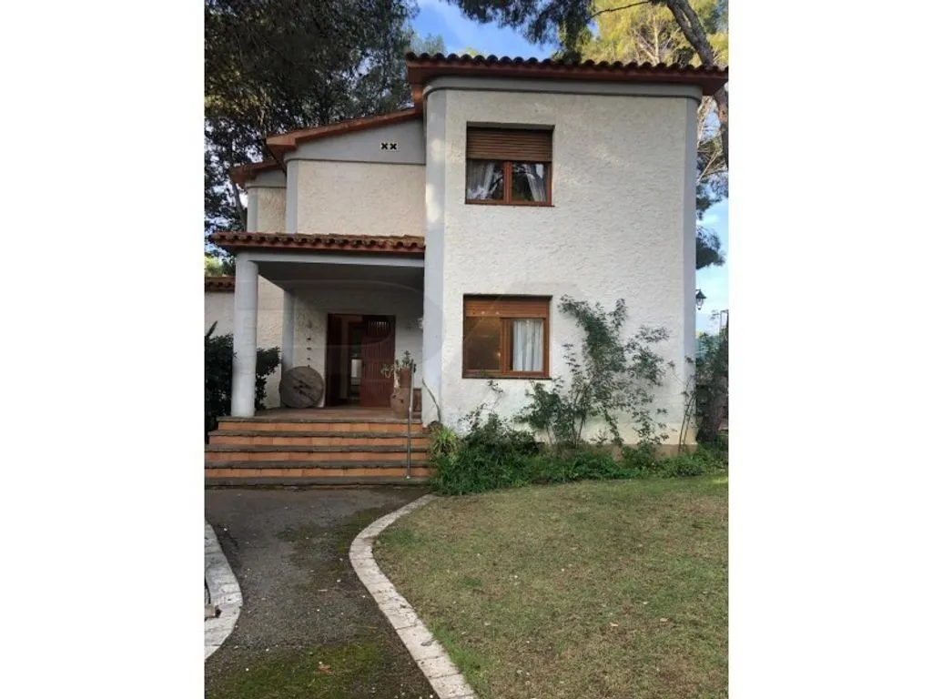 Außenansicht - Seafront House with Garden in Roda de Barà