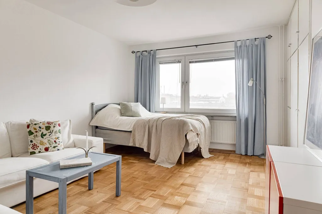 Chambres - Spacious 1st Floor Flat with Garden View in Kirseberg