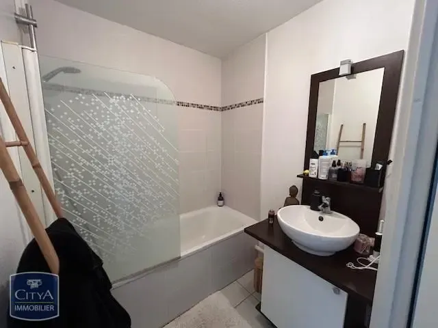 Salles de bain - Appartement 2 Pièces avec Balcon à Eysines