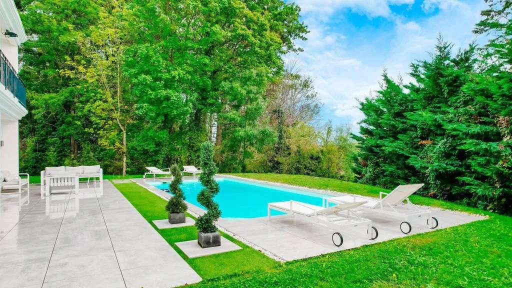 Piscine - Maison Contemporaine avec Piscine à Ecully