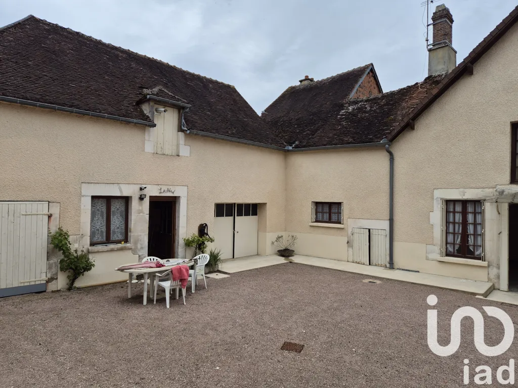 Aed - Two-Home Ensemble with Courtyard in Épineuil