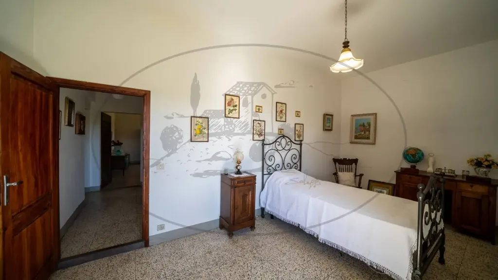Magamistoad - Rustic Farmhouse with Multiple Uses in Figline Valdarno
