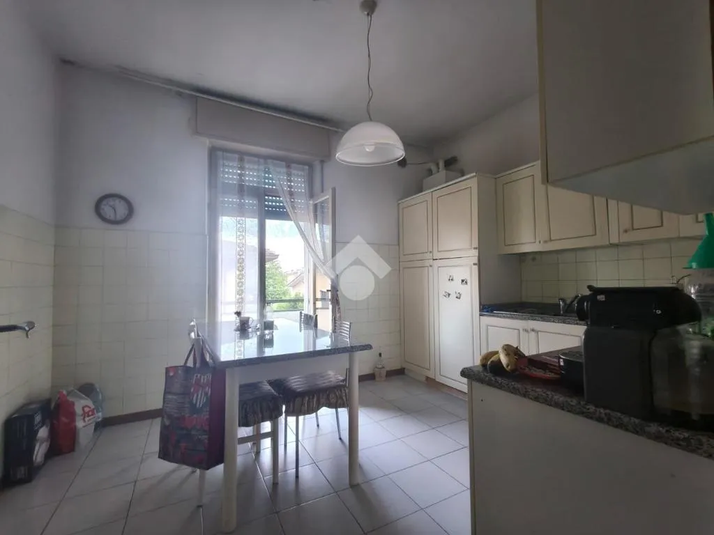 Köök - 3-Room Apartment with Laundry Box in Palazzolo sull'Oglio