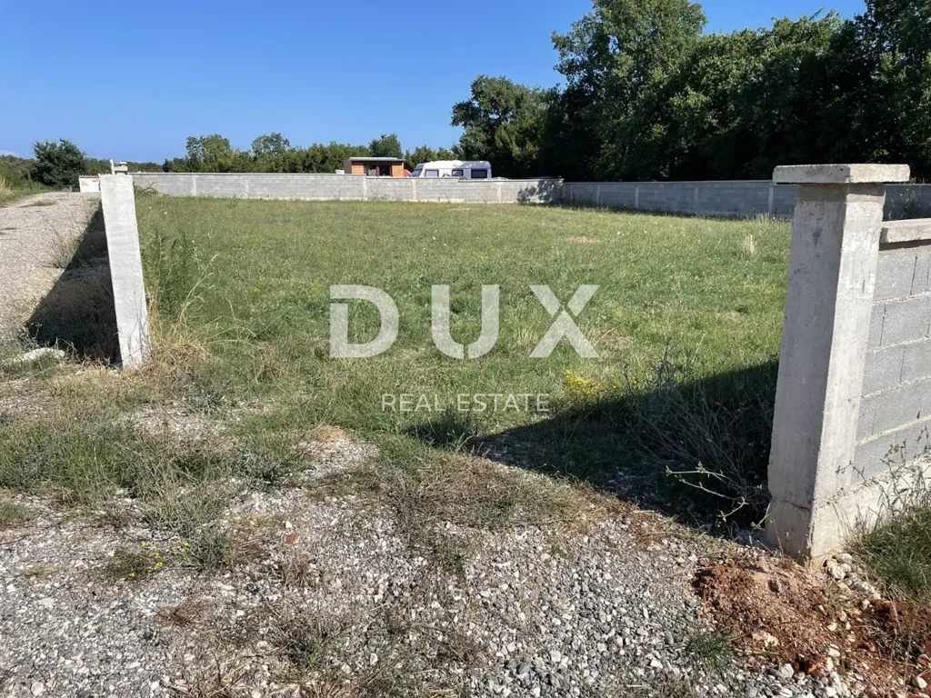 Giardino - Enclosed Plot in Quiet Street, Istra