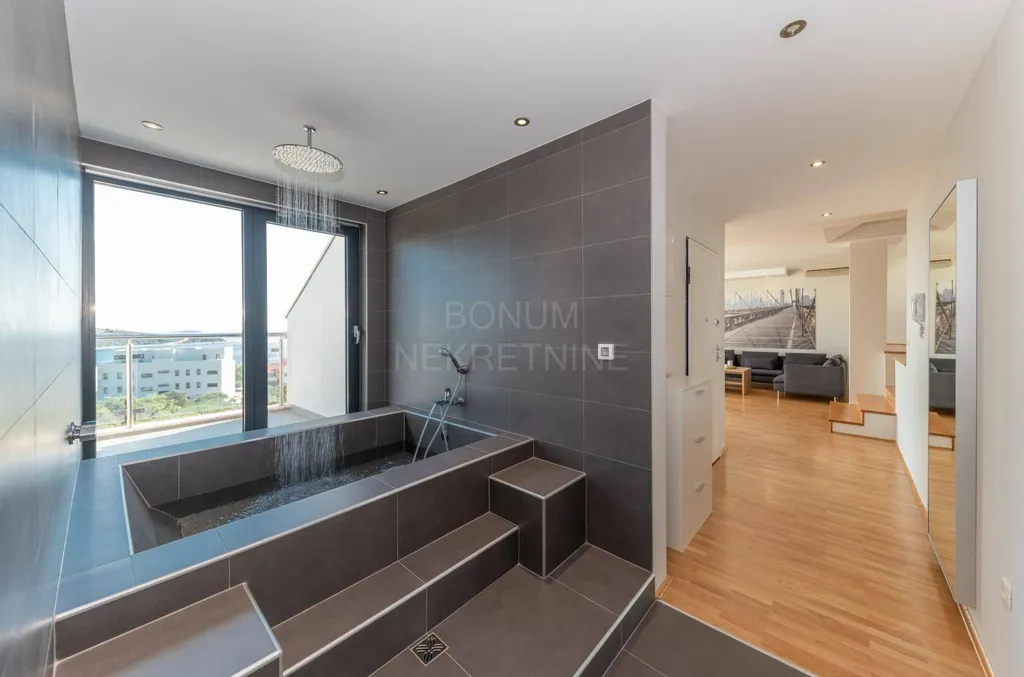 Vannitoad - Luxury Apartment with Sea View in Primošten