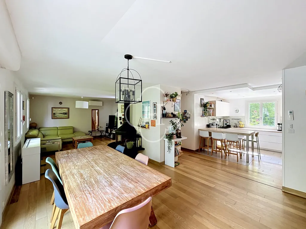 Söögituba - Family House with Garden in Orgeval