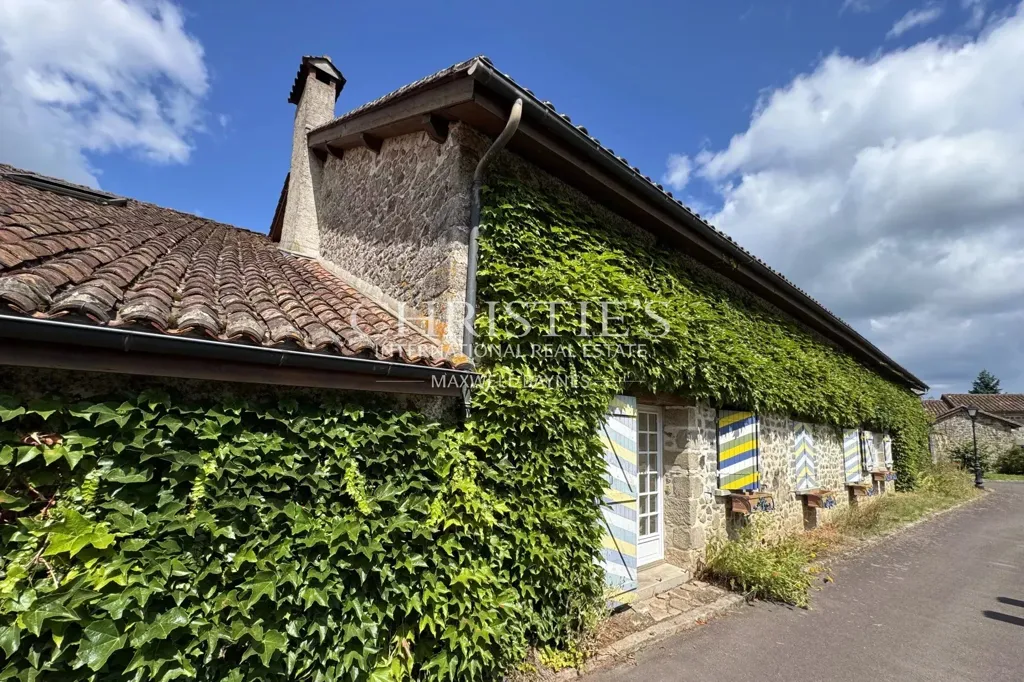 Extérieur - Domaine Historique avec Écuries dans le Périgord Vert