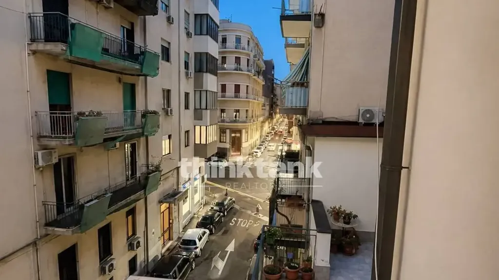 Rõdu - Significant Apartment with Balcony in Catania