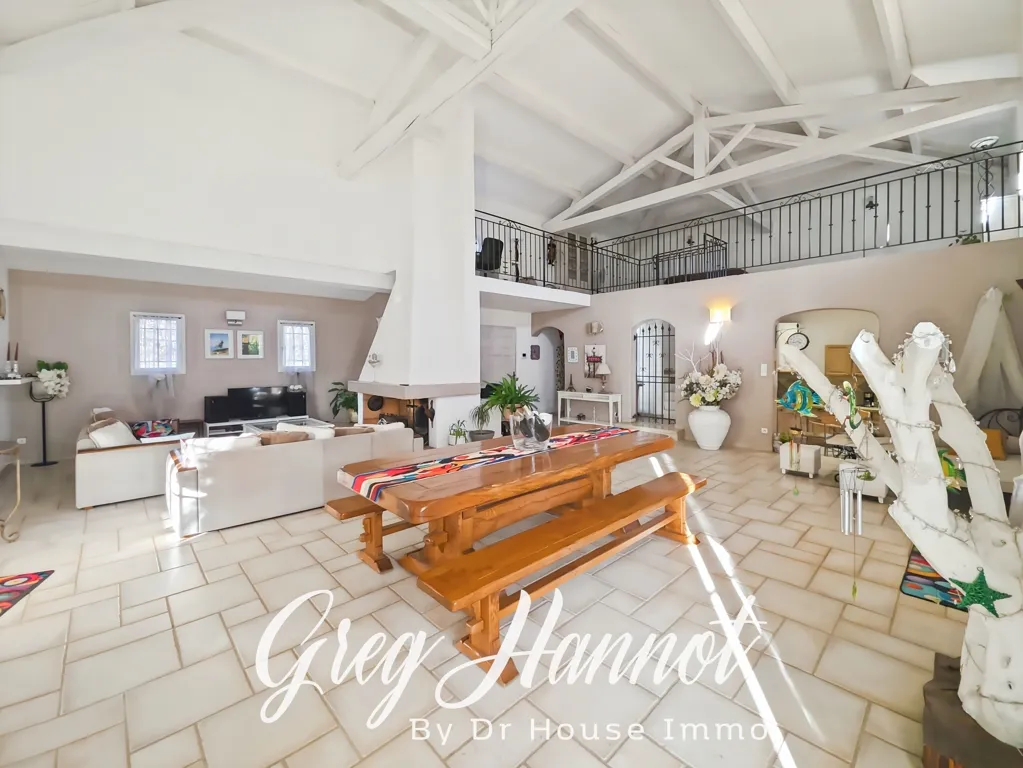 Séjour - Maison de Charme avec Piscine à Besse-sur-Issole
