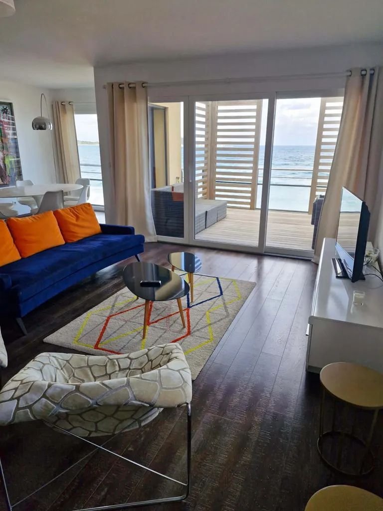 Elutuba - Waterfront Apartment with Sea View in Agosta